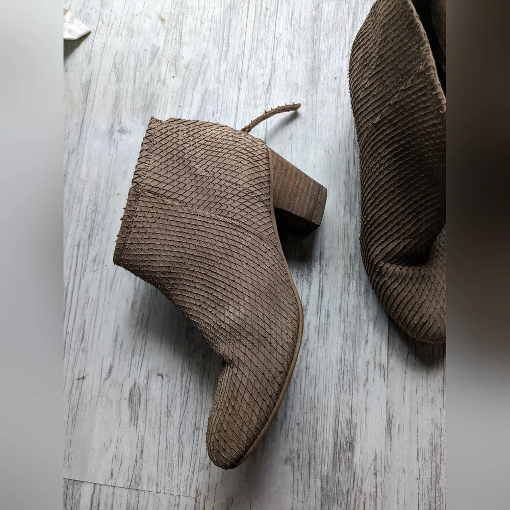 Anthropology Booties, sz8.5, grey - Picture 5 of 6